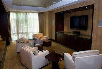 Weichert Suites At Wisconsin Place تشيفي تشيس المظهر الخارجي الصورة