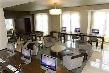 Weichert Suites At Wisconsin Place تشيفي تشيس المظهر الخارجي الصورة