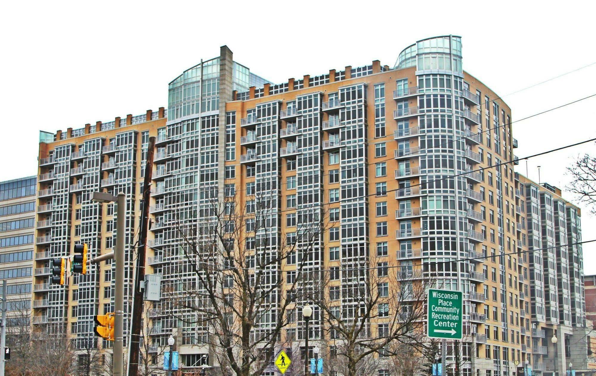 Weichert Suites At Wisconsin Place تشيفي تشيس المظهر الخارجي الصورة