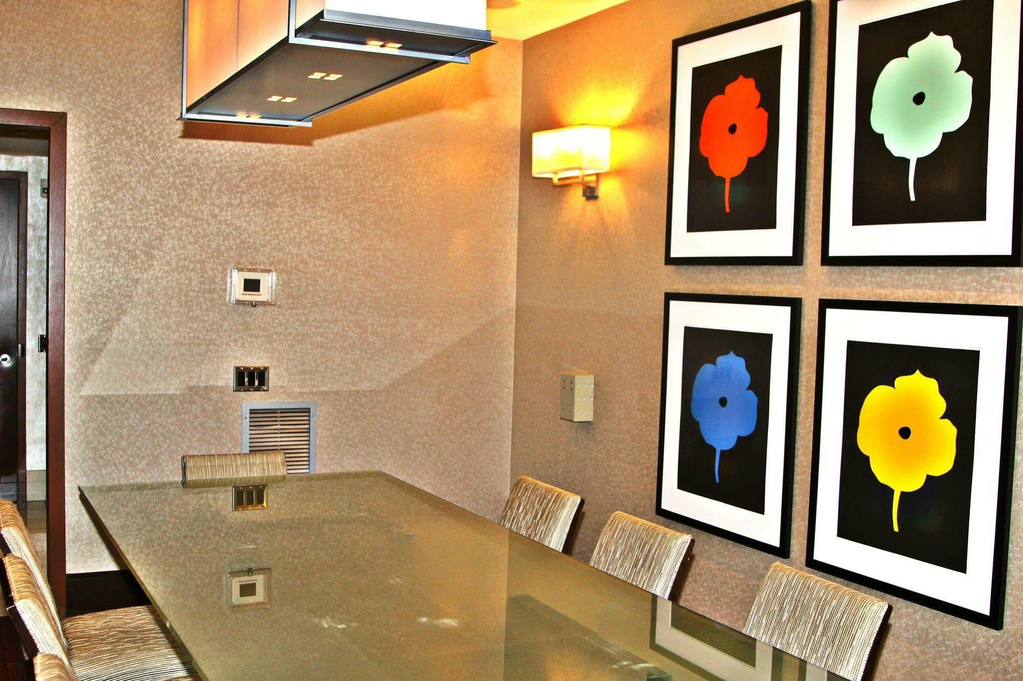 Weichert Suites At Wisconsin Place تشيفي تشيس المظهر الخارجي الصورة