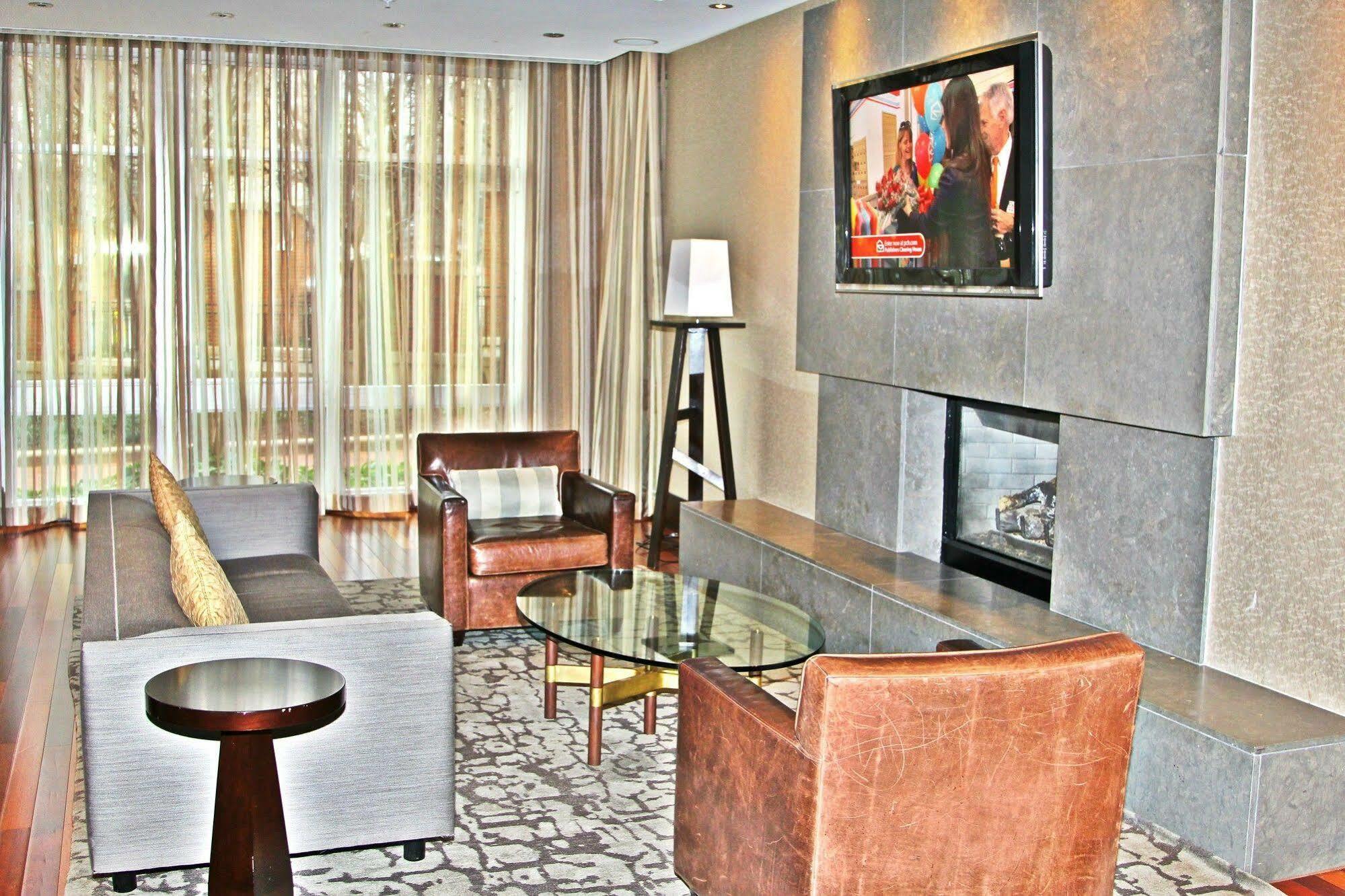 Weichert Suites At Wisconsin Place تشيفي تشيس المظهر الخارجي الصورة